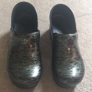 Dansko patient leather clogs